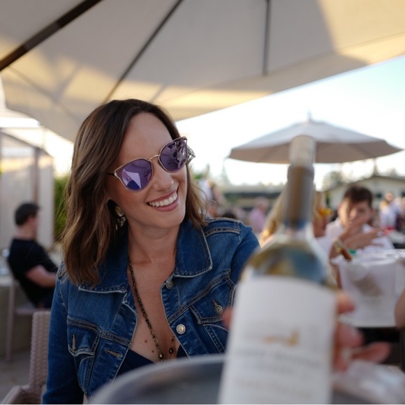 Shopping addict with a return problem… - Picture 4 of 6